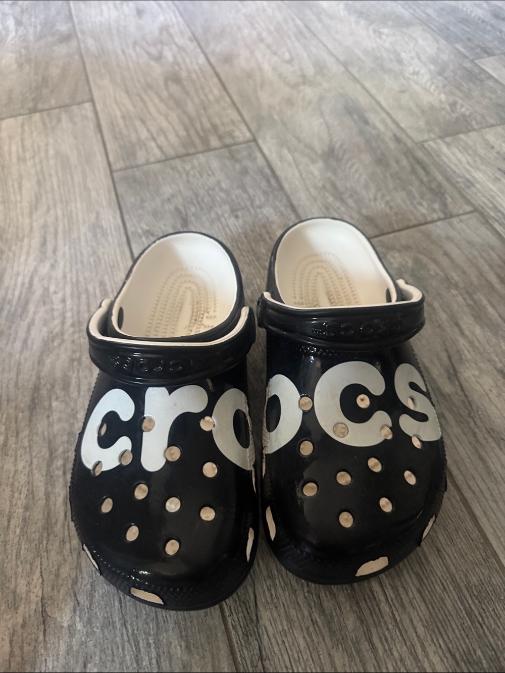 CROCS Unisex Black and White Logo Classic Clog